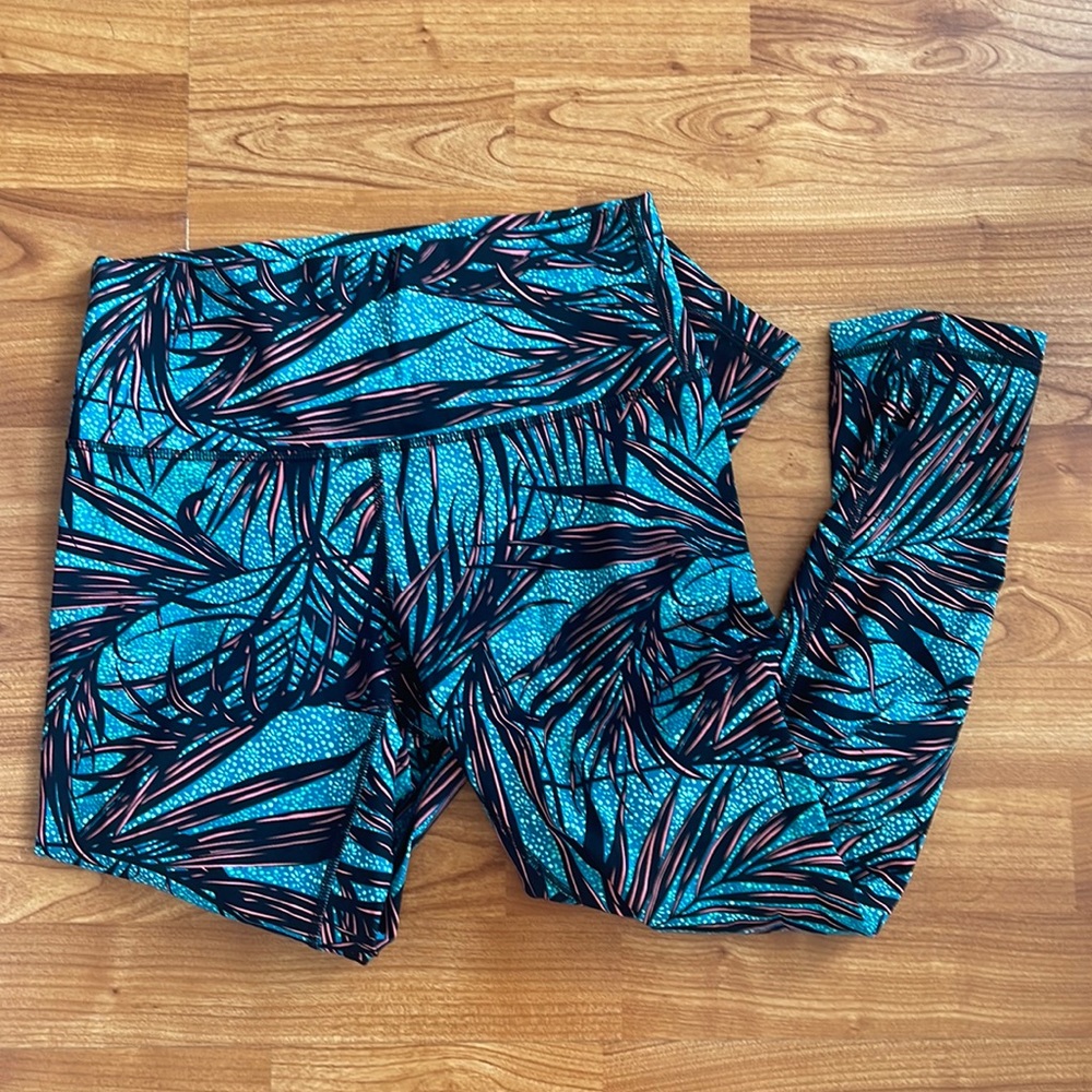 Lululemon crop leggings size 8